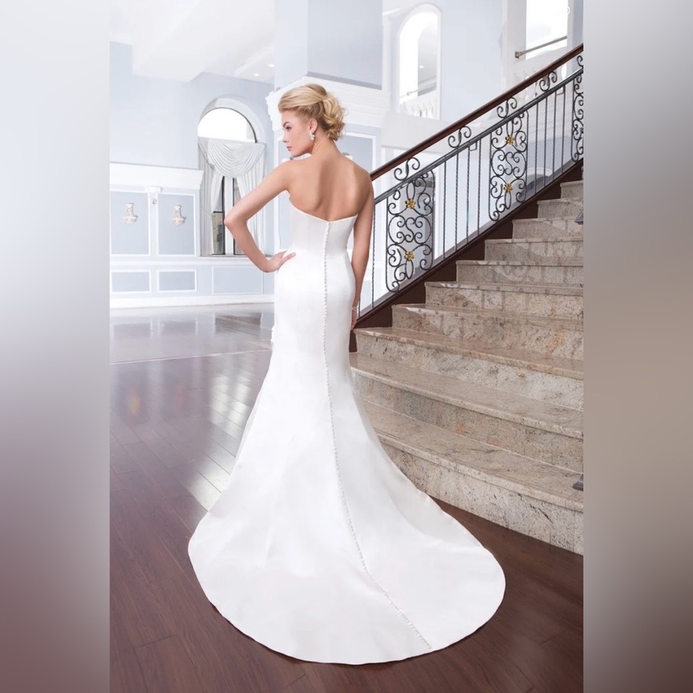 Chic White Sleeveless Gown - Picture 6 of 11